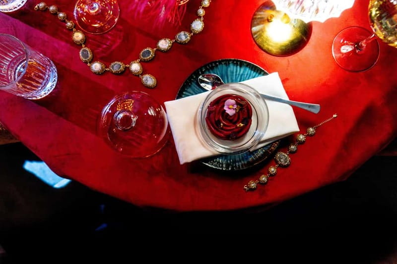 Prague: Cabaret Show at Medusa - Nightlife Prague - Price and value: is $34 a smart buy?