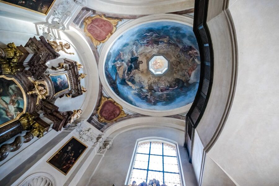 Prague Castle 2.5-Hour Tour Including Admission Ticket - St. Vitus Cathedral: princes, kings, and ceremonial meaning