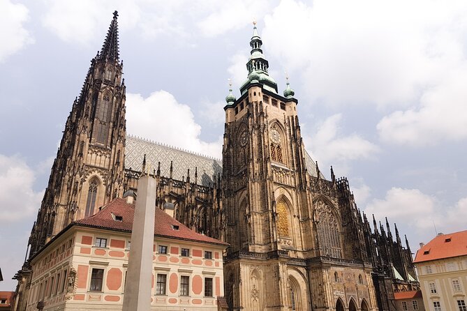 Prague Castle: Admission Ticket With Bus Transfer And Audioguide - Where to meet and what to expect at GET Prague Guide
