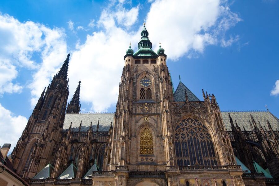 Prague: Castle and Jewish Quarter Tour - Meeting at Charles Bridge: Getting Oriented Fast
