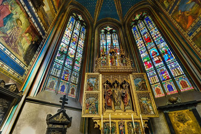 Prague Castle and Lobkowicz Palace entrance tickets - Timing tips for a 3-hour experience inside a castle that doesn’t care
