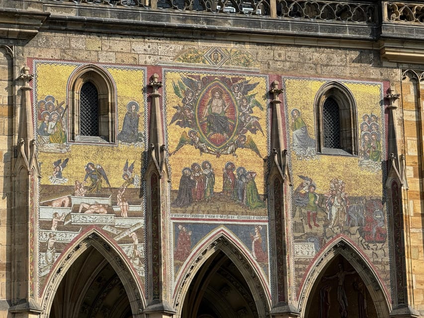 Prague Castle Interiors & Changing of the Guard-Small group - Pace, surfaces, and what to wear on this route