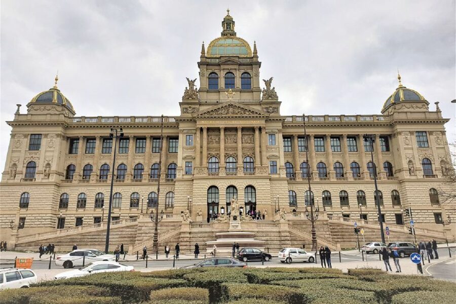 Prague: Castle, National Museum & Town Hall Tickets & Audio - How the Smartphone Audio Guide Works (and What to Bring)