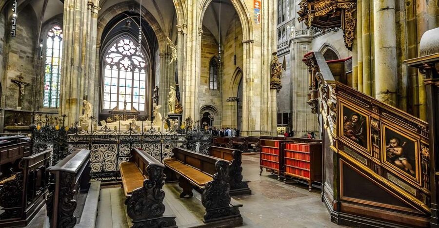 Prague Castle: Royal Palace, Cathedral, and Golden Lane Tour - Key things that make this tour worth your time