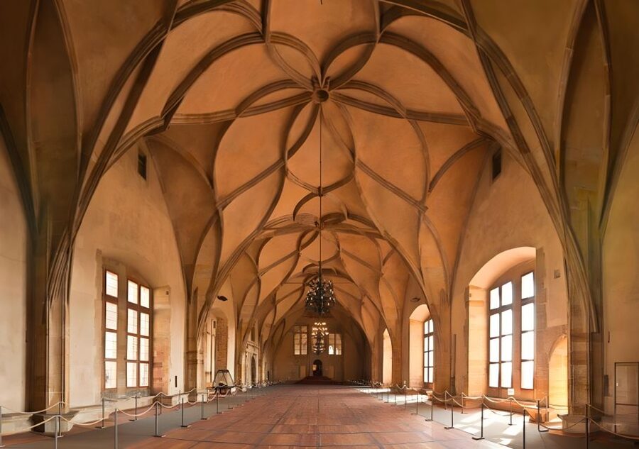 Prague Castle: Royal Palace, Cathedral, and Golden Lane Tour - Royal Palace highlight: why Vladislav Hall often lands as the star