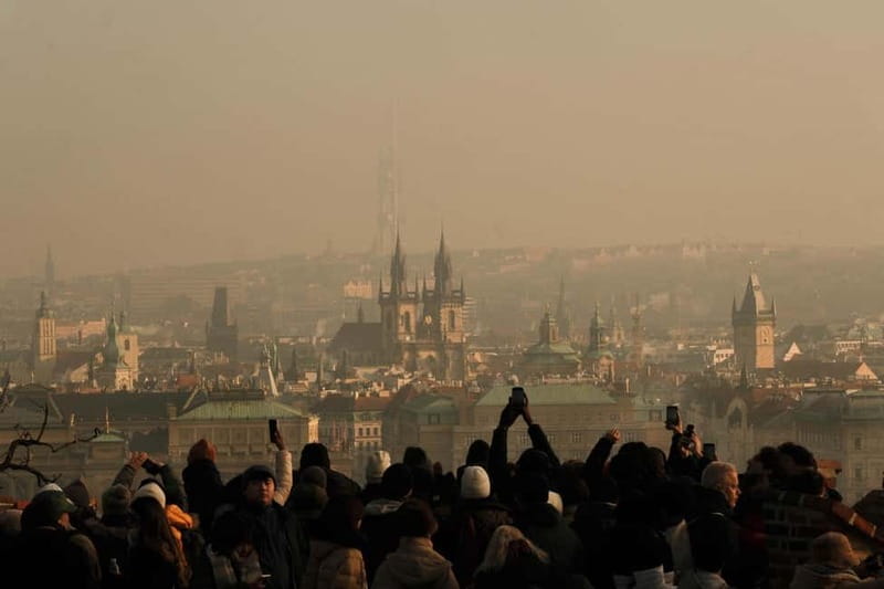 Prague Castle Ticket & Audioguide with Pick-up in GPG Office - Old Royal Palace: Using the Map and Route to Stay Oriented