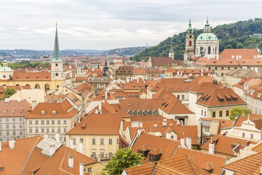 Prague: Castle Tour with Local Guide and Entry Ticket - Headphones on a Giant Site: Why This Tour Works in Real Life