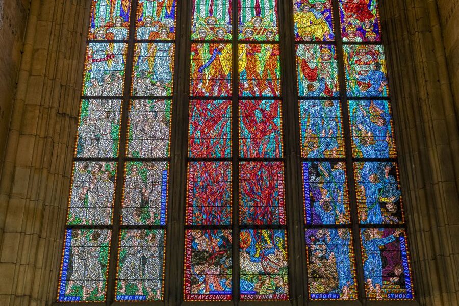 Prague: Castle Tour with Local Guide and Entry Ticket - Tombs and Chapels: St. Wenceslas, Charles IV, and St. John of Nepomuk