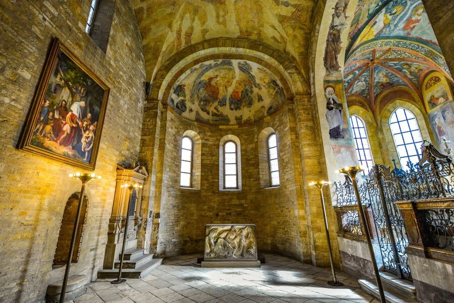 Prague Castle Tour With Tickets - Entering St. Vitus Cathedral (And Why It’s the Anchor)