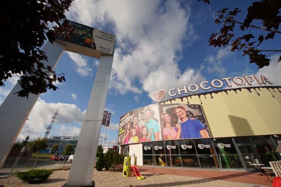 Prague: Chocotopia Chocolate Factory Tour Ticket + Workshop - Mexican Cacao Plantation: parrots and real cacao tasting