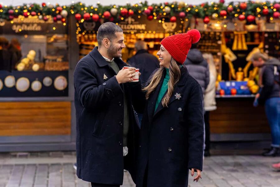 Prague: Christmas/Easter Markets Tour with Photoshoot - The photoshoot: how you go from tourist posing to real photos