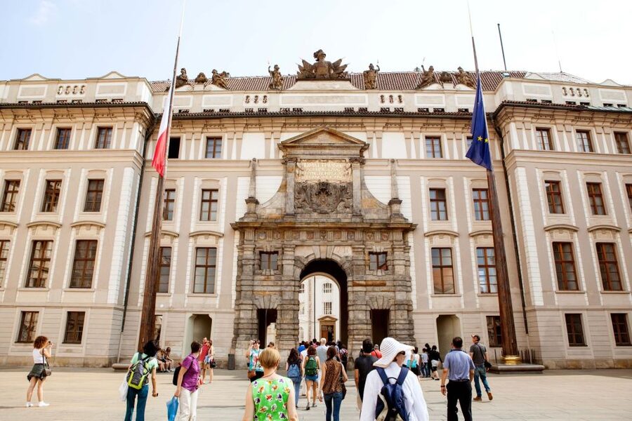 Prague City 3-Hour Tour with Changing of the Guard - Old Town and the Big Sights from the Minibus