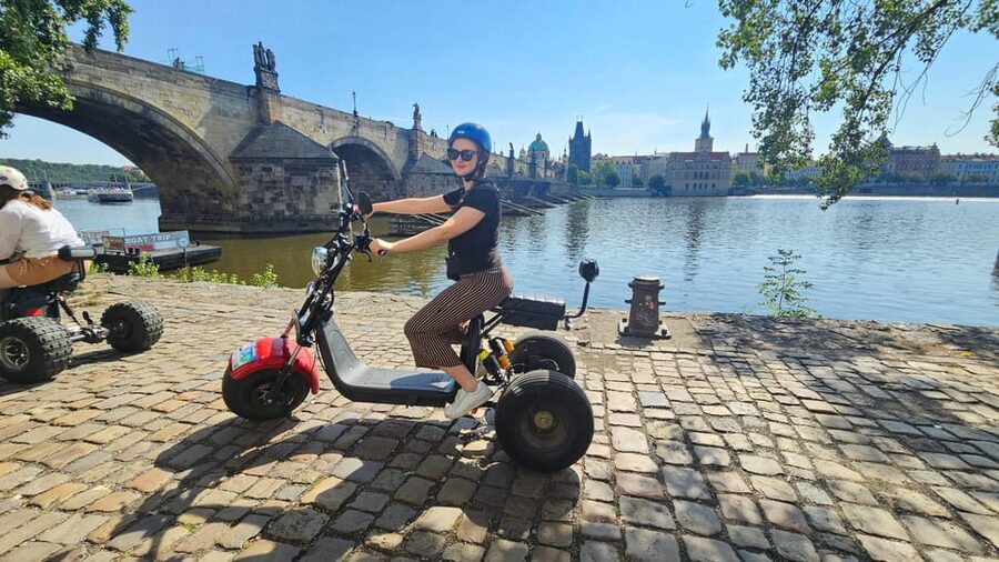 Prague: City Highlights Tour by Electric Trike - Getting started at Maltézské náměstí (and what to watch for)