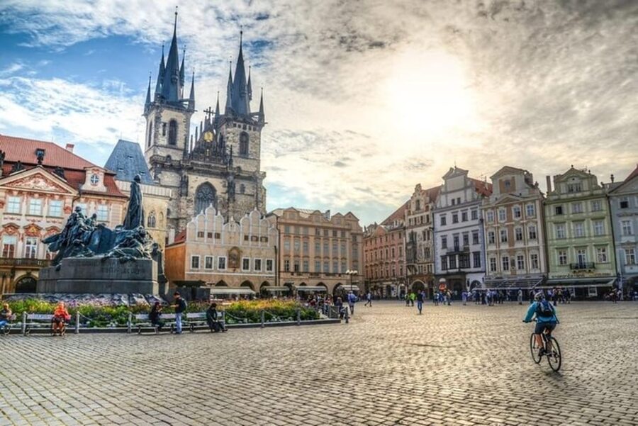 Prague: City Highlights Walking Tour - Josefov (Jewish Quarter): where the stories come with the streets