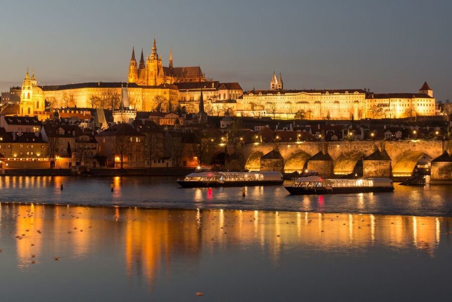 Prague: City Tour and Dinner Cruise with Hotel Pickup - Why This Prague Night Combo Works So Well