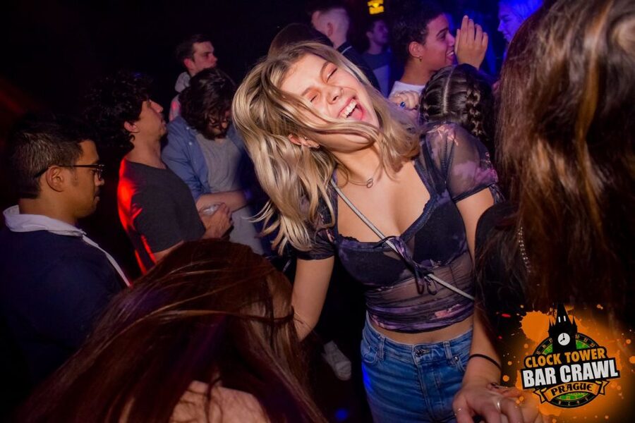 Prague: Clock Tower Bar Crawl ending at the BIGGEST CLUB - Key takeaways before you go