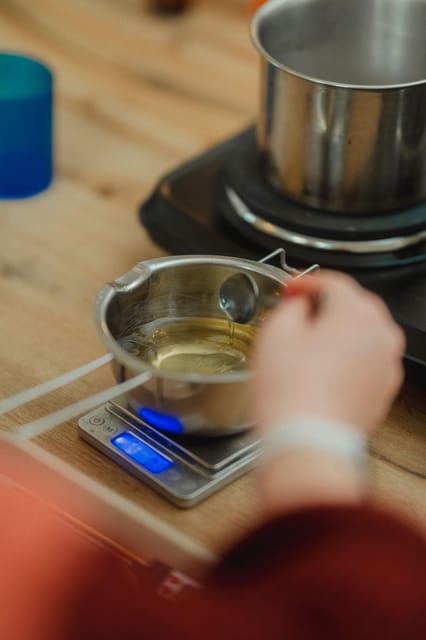 Prague: Coconut Candle Workshop - The instructor support, without taking over
