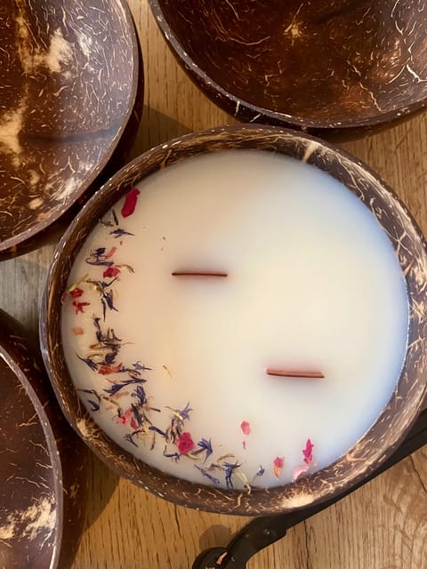 Prague: Coconut Candle Workshop - Mixing and pouring 350 g of soy-coconut wax
