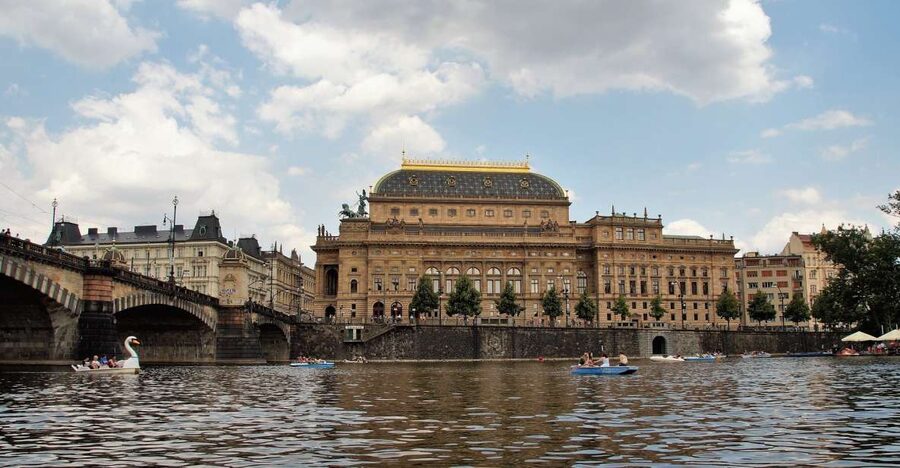 Prague Complete Tour in Spanish & Lunch, Tickets - Old Town Square and the Astronomical Clock moment
