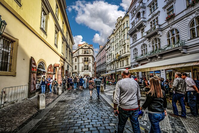 Prague DeLuxe Tour: Views, Hidden Gems, Tastings & River Cruise - Charles Bridge Museum to Your 45-Minute Audio River Cruise