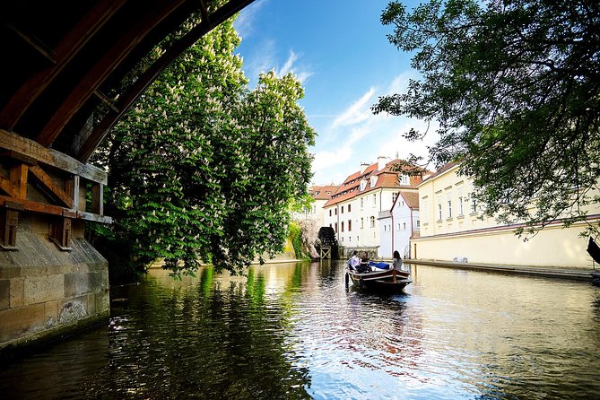 Prague Devil's Channel Cruise on Vltava River with Commentary - Captain commentary and group size: how to get the best experience