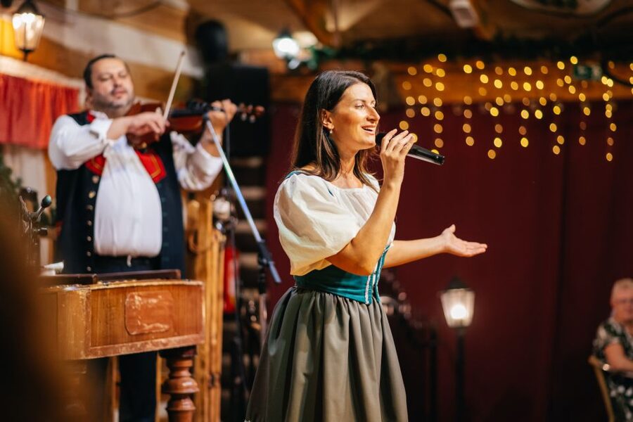 Prague: Dinner with Folk Show and Open Bar - Hotel Pickup and The 6:30 to 7:00 pm Timing Puzzle