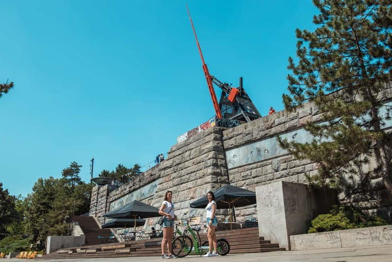 Prague: E-Scooter HUGO Bike Rental - What to bring (and what to wear) for a comfortable ride
