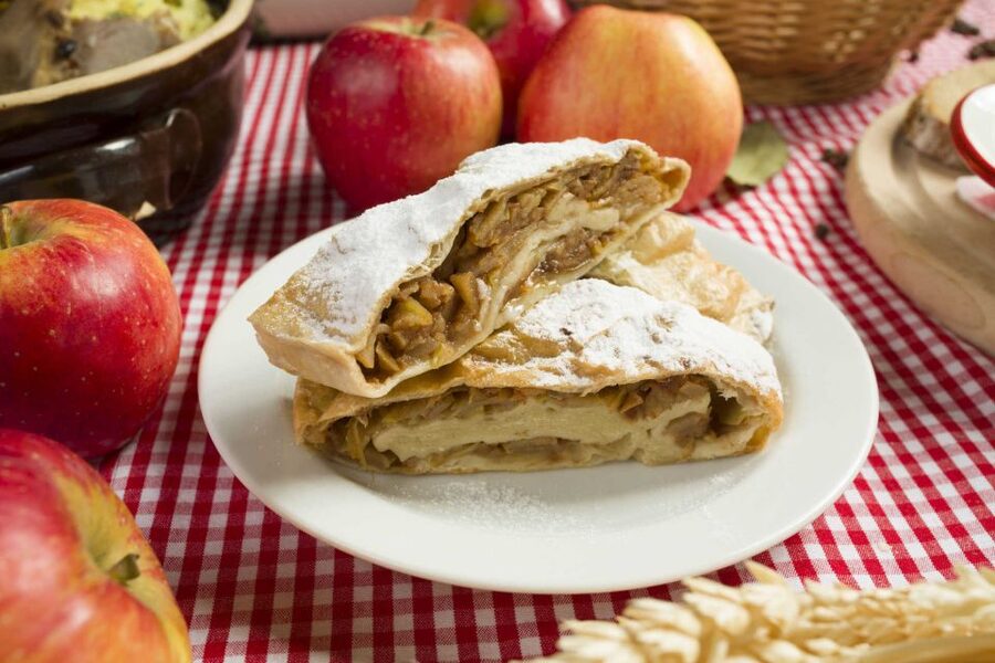 Prague: Evening Folklore Garden Party with Traditional Menu - Key Points I’d Prioritize