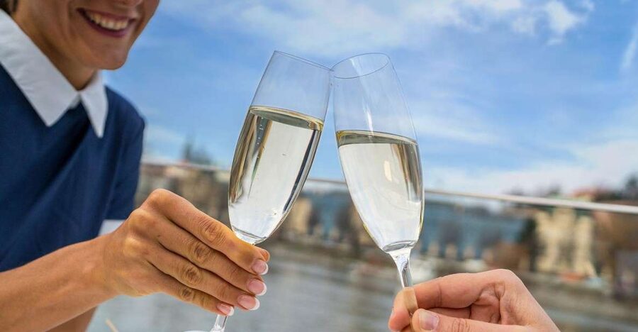 Prague: Evening Vltava River Eco Cruise with Prosecco - Timing: Is 50 Minutes Enough, or Too Short?