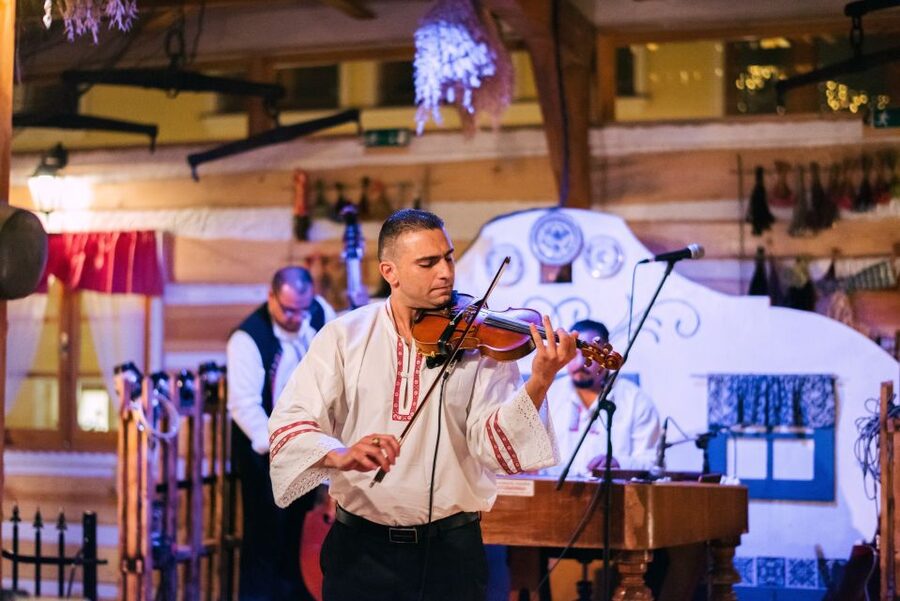 Prague: Folkloric Dinner Show with Unlimited Drinks - Key things I’d watch for before you go