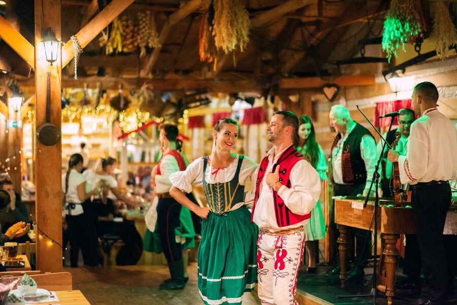 Prague: Folkloric Dinner Show with Unlimited Drinks - Timing and Flow: How a 150-Minute Dinner Show Feels in Real Life