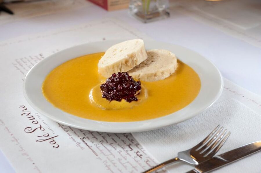Prague: Food and Beer Guided Walking Tour with Tastings - What the Tour Style Feels Like With Real Guides