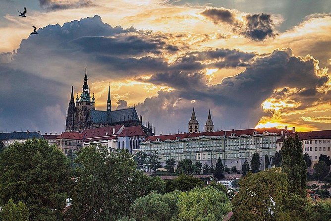 Prague food and cultural tour - 6 hours fairytale experience - Charles Bridge and Old Town: how to see the classics without getting swallowed