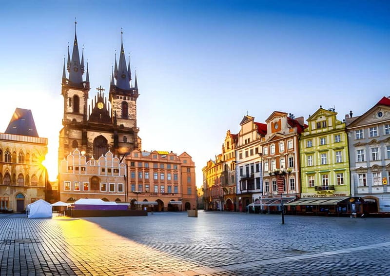 Prague: Full-Day Guided Tour of Prague in a Small-Group - How the route balances icons with context