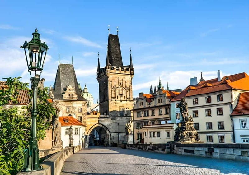 Prague: Full-Day Guided Tour of Prague in a Small-Group - Charles Bridge: 30 Baroque sculptures and a guided crossing