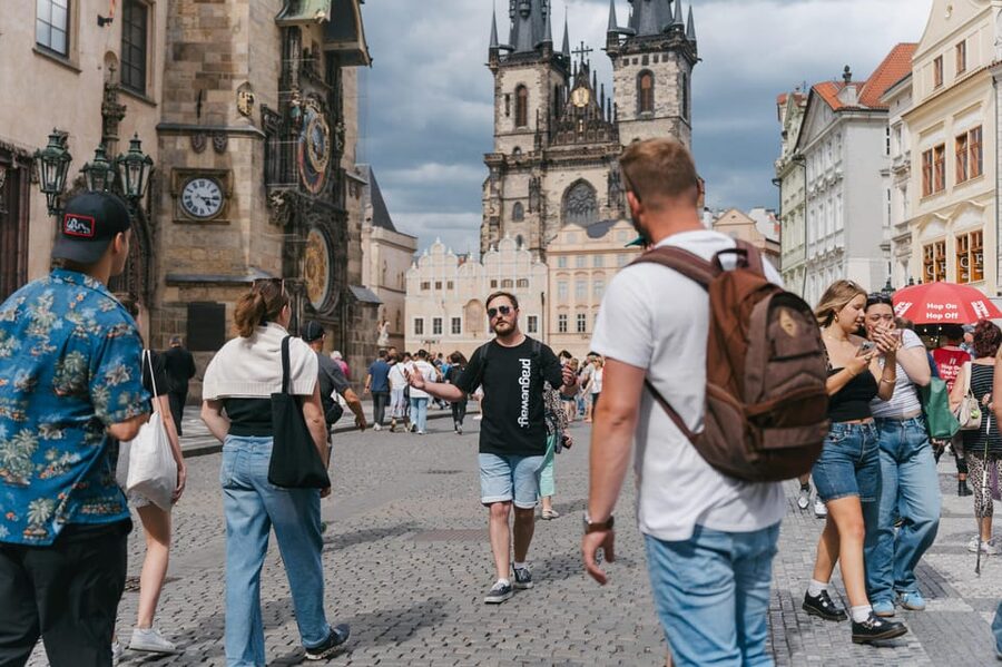 Prague: Full-Day Old Town, River Cruise & Prague Castle Tour - Starting at Mostecká 4: Charles Bridge meeting point and what it means