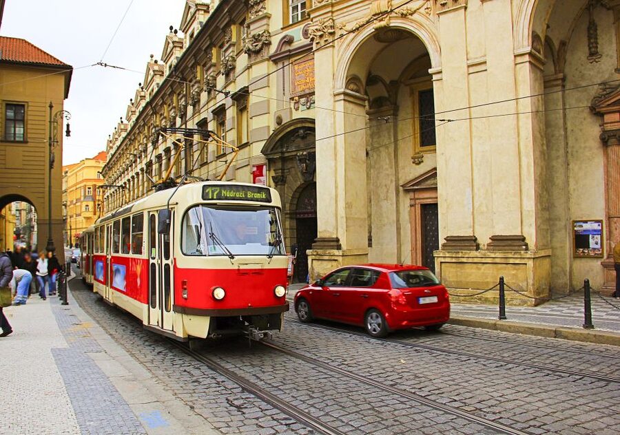 Prague: Full-Day Tour with Lunch and River Boat Cruise - One-day flow: how this tour gives Prague an order
