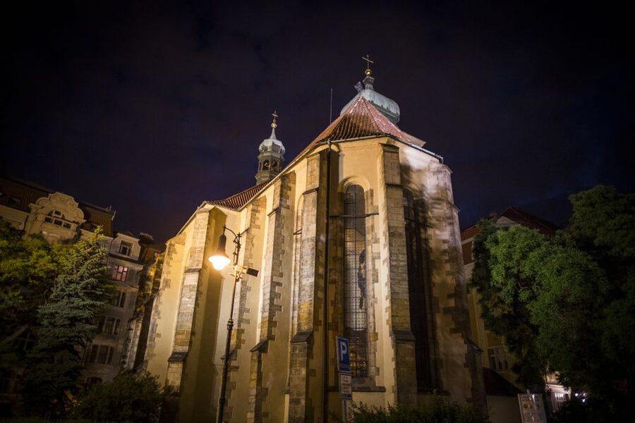 Prague: Ghosts and Legends of the Old Town Evening Tour - Picking your meeting point: Týnská vs. Dlouhá