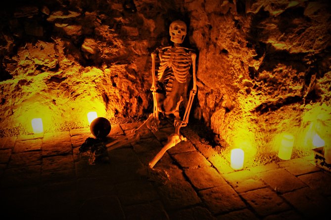 Prague Ghosts, Legends, Medieval Underground and Dungeon Tour - Josefov by lantern light: the Golem legend on dark lanes