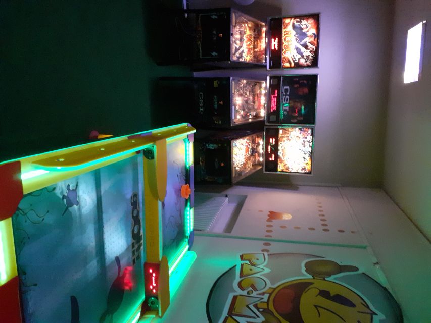 Prague: Glow Golf Mini Golf Game by UV Light - Glow kit and neon décor: the small extras that make it feel like a night out