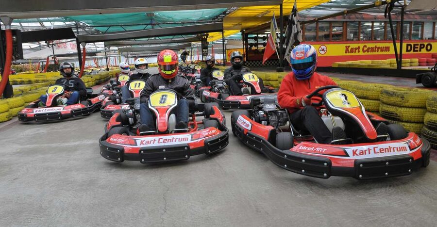 Prague: Go-Kart Racing Experience - Your race format: 1-hour exclusive rental vs two 10-minute sessions