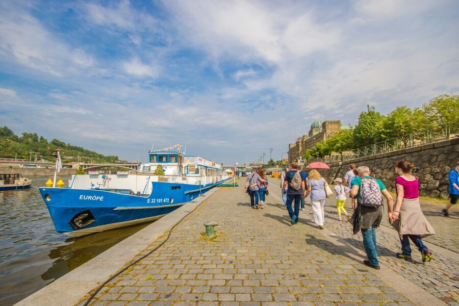 Prague: Guided Bus & Walking Tour with River Cruise & Lunch - Price and Value: When $135 Makes Sense in Prague