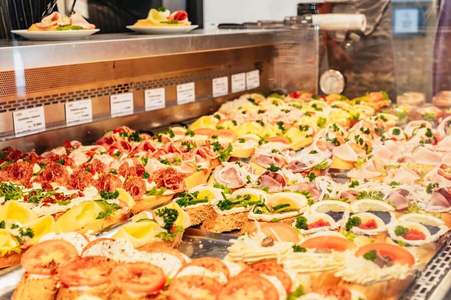 Prague: Guided Street Food Walking Tour - Pacing, Portion Size, and What to Do About Dinner Plans
