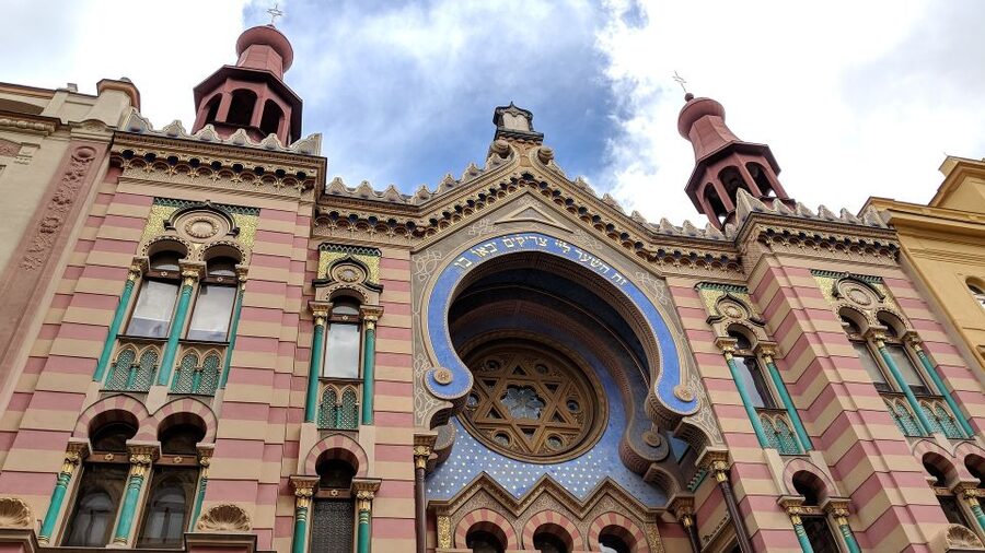 Prague: Guided Walking Tour of Prague's Jewish Quarter - Maisel Synagogue: prosperity with a human name