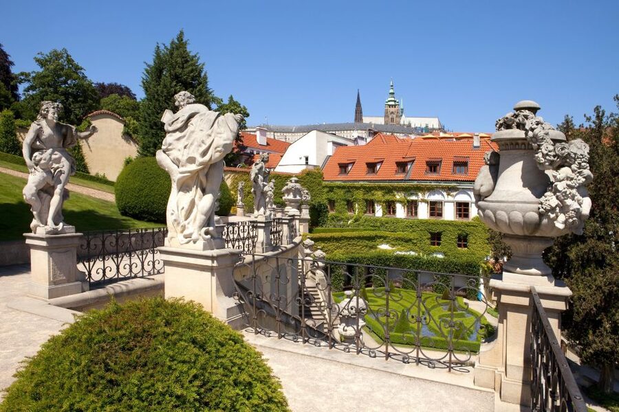 Prague Half Day Private Guided Tour by Car or Foot - Prague Castle complex and St. Vitus Cathedral: how to see it without losing the day