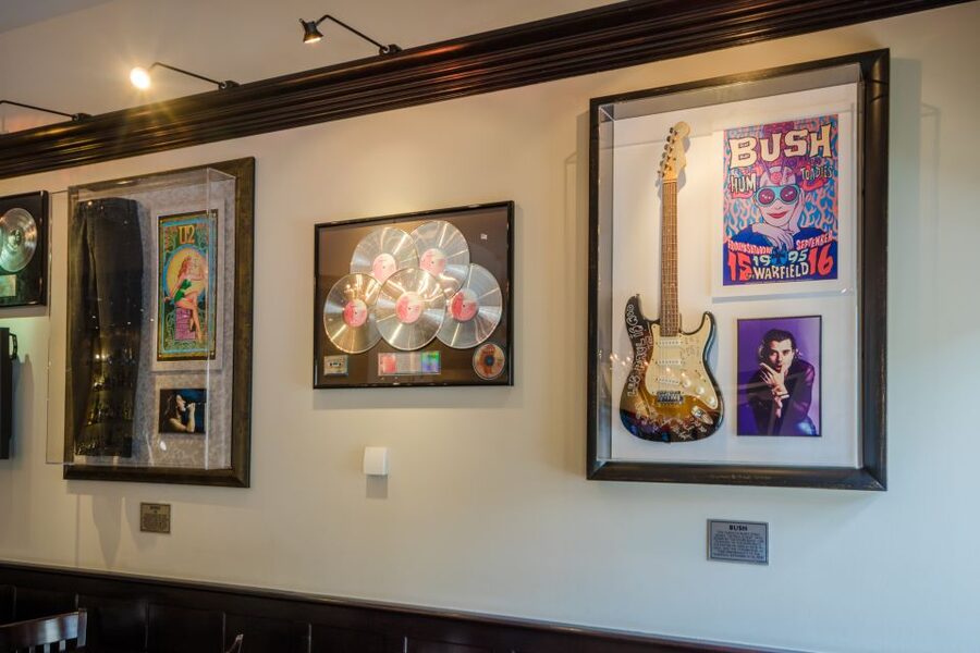 Prague: Hard Rock Cafe with Set Menu for Lunch or Dinner - Set menus that keep your budget under control: Acoustic vs Diamond