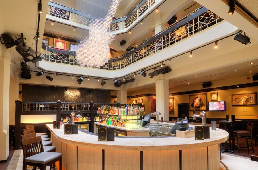Prague: Hard Rock Cafe with Set Menu for Lunch or Dinner - What you’ll eat: burgers, BBQ, chicken, salad, and plant-based options