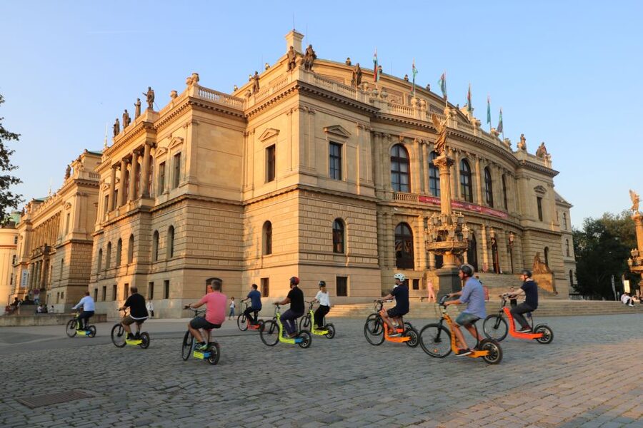 Prague: Highlights Tour on e-Scooter or eBike - Prague Castle: St. Vitus Cathedral and the “how to do it in time” approach