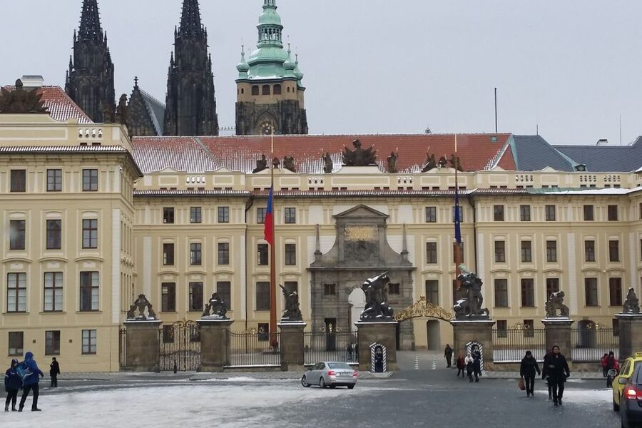 Prague: Historic City Center Bus Tour with Top Sights - Josefov (Jewish Quarter) and St. Agnes Monastery Views