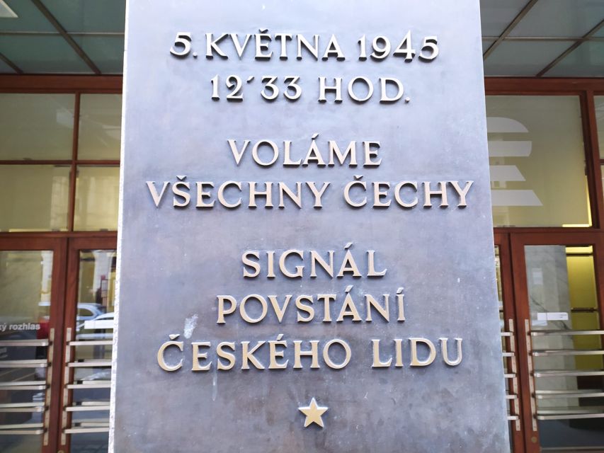 Prague: Historical Walking Tour with Focus on World War 2 - The lecture moment: what the guide sets up for you